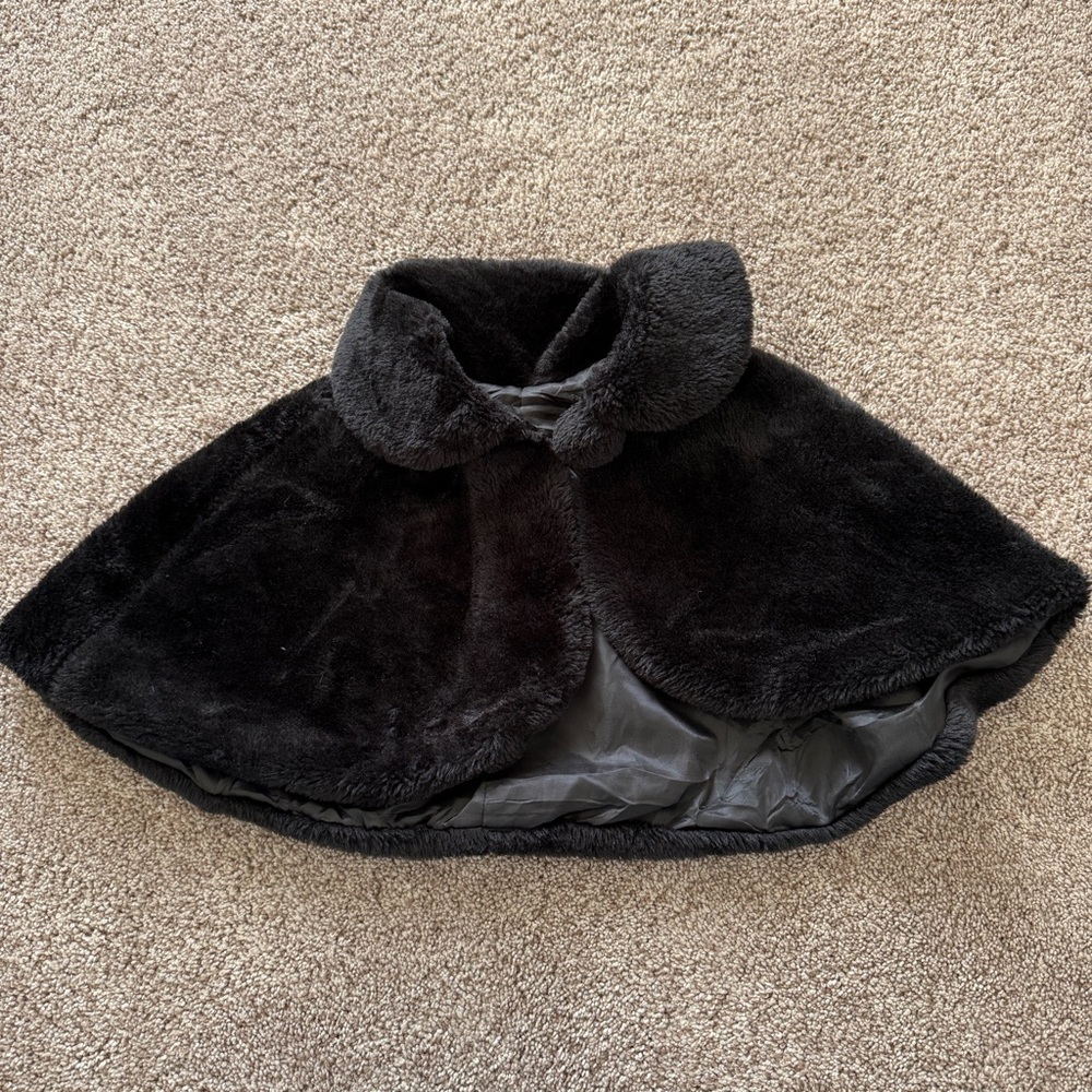 Amazon Brand Black Toddler Fuzzy Cape Size 5